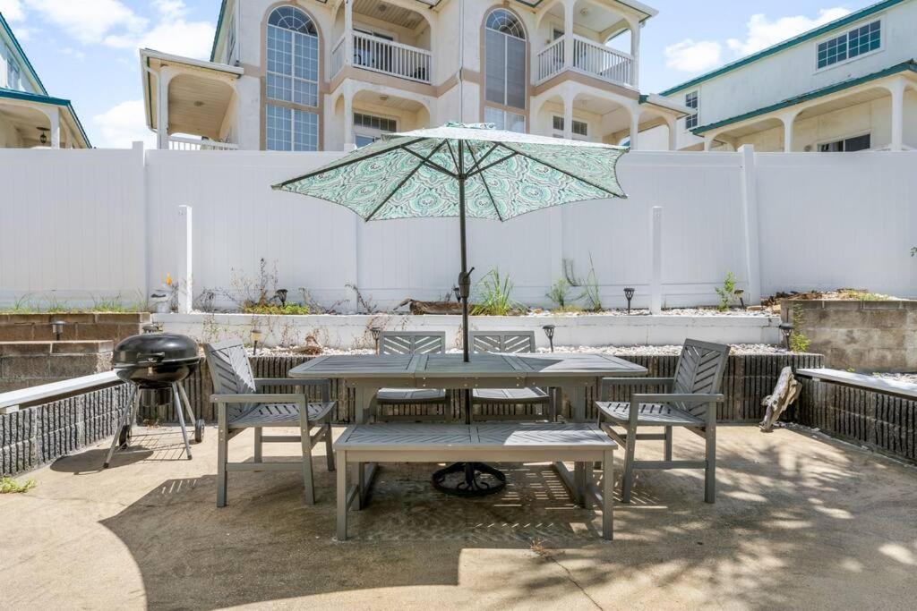 New! Steps To White Sand Beaches! Pool & Grill! 2Br 2Ba Panama City Beach Eksteriør billede